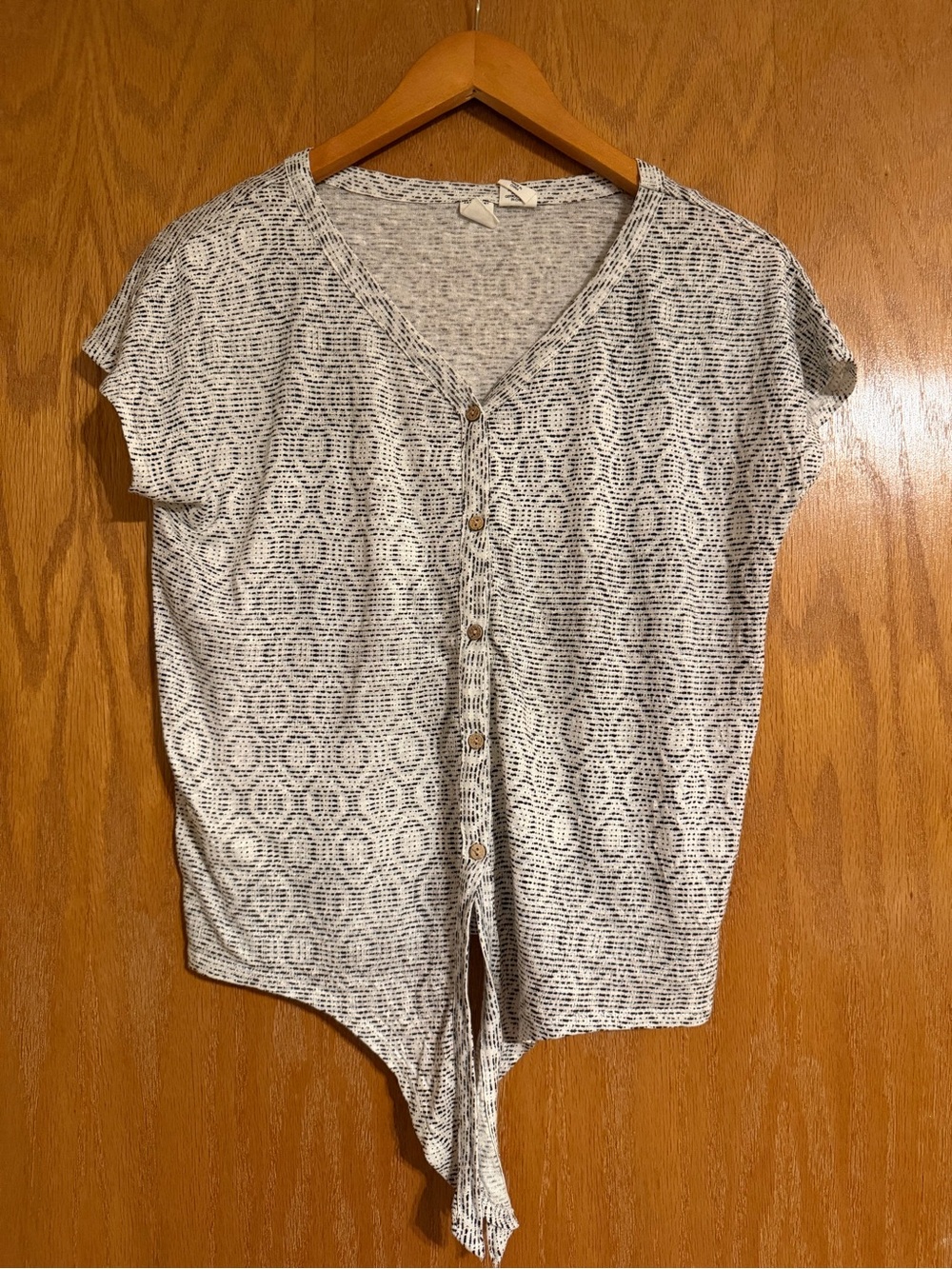 Artisan Ny White and Gray Geometric Tie-Front Button Shirt